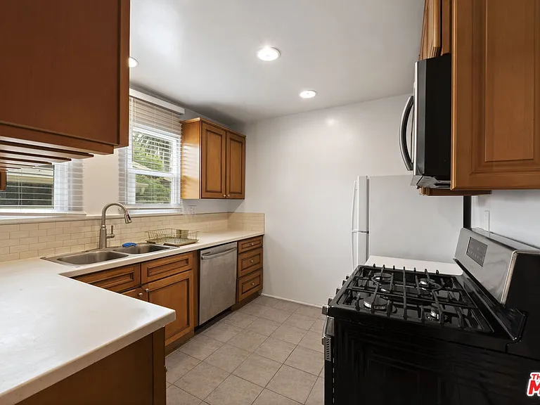 1417 Rock Glen Ave — Photo 4