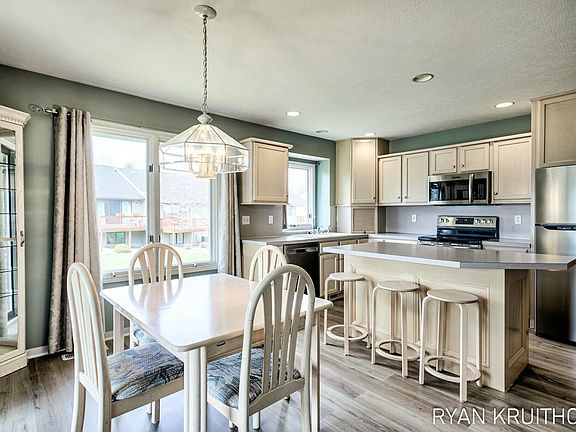 2nd image of 183 Park Ln