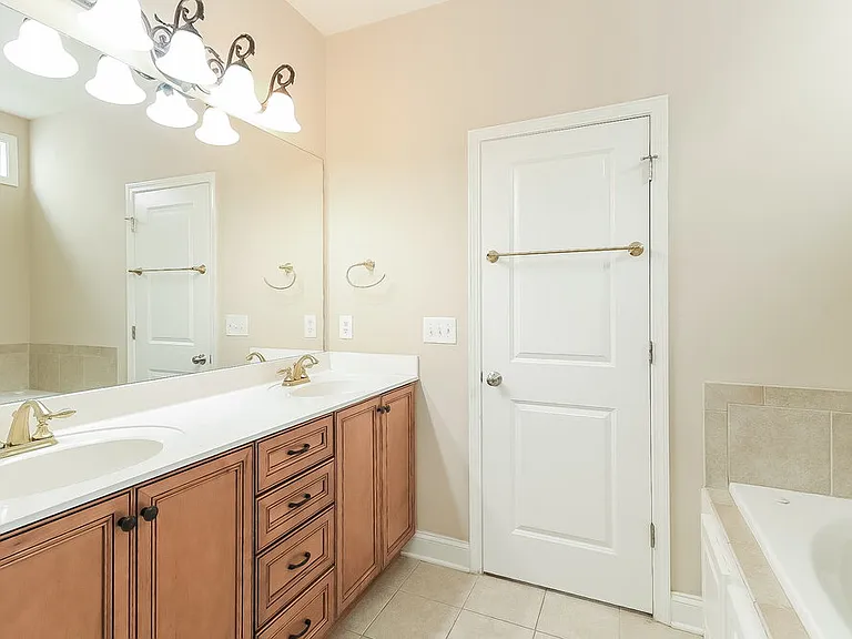 84 Denby Cir — Photo 10
