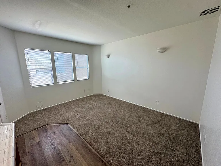 1073 N Ventura Ave #&-32 — Photo 6