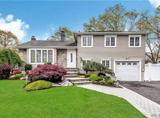 122 Sunrise Dr, Massapequa, NY 11758