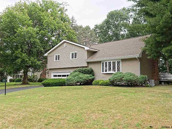 2nd image of 20 Cloverleaf Dr