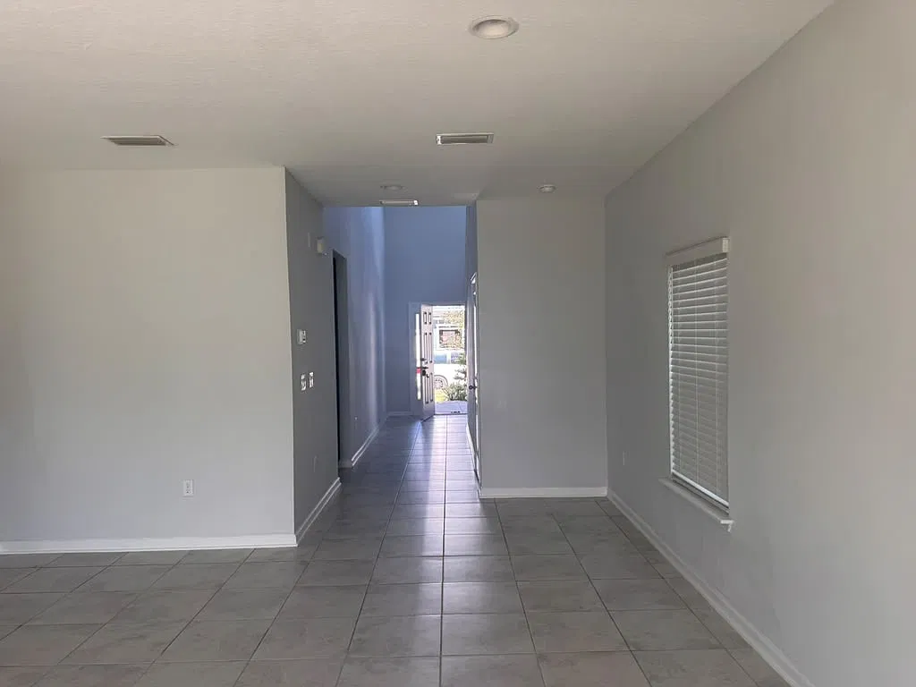 4 bed, 2500 sqft, $2,799 — Photo 2
