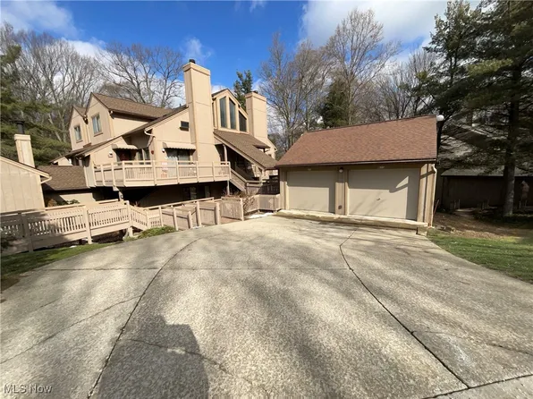 611 Meredith Ln, Cuyahoga Falls, OH 44223