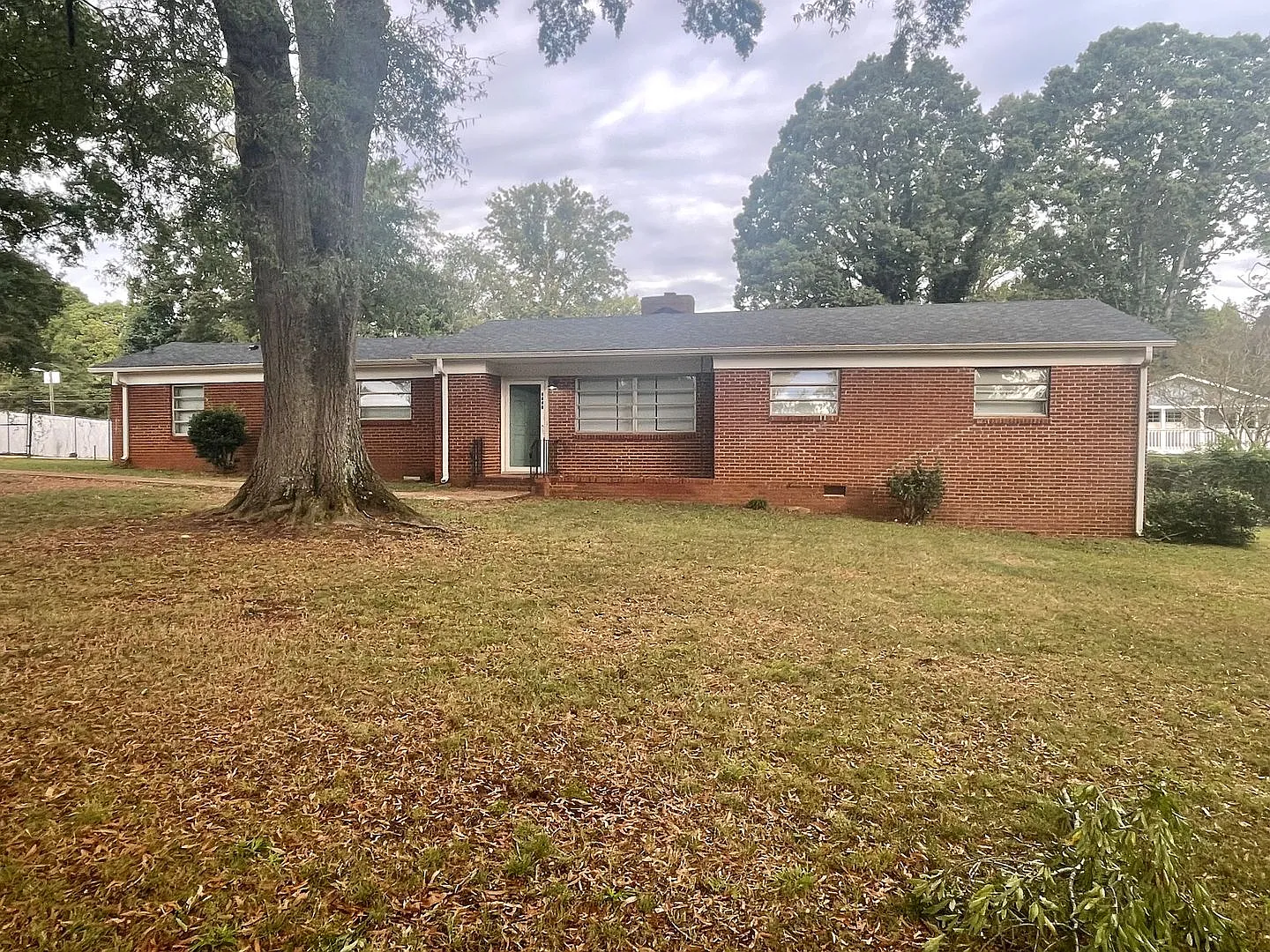 This Beautiful 4 bed 2.5 bath brick ranch home sits on 0.68 acres of land in the desired Steelber... — Photo 2