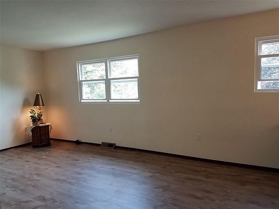 3rd image of 1035 Brown Ave