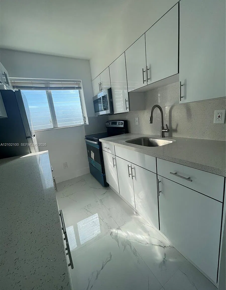 Biscayne Bch Sub — Photo 3