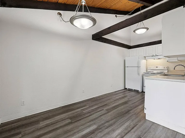 High vaulted ceilings elevate the style of Foster Creek's living spaces in Tukwila, WA