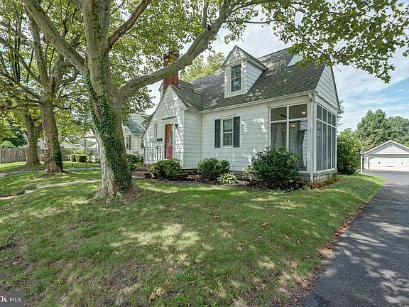3rd image of 304 Pine St