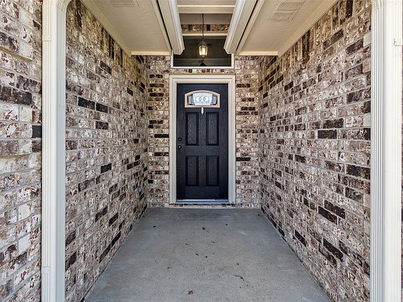 3rd image of 1016 Emerald Dove Ave