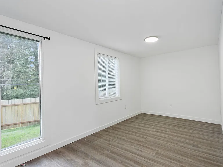 4919 Waller Rd E — Photo 35