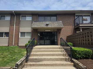 2300 Beau Monde Ln APT 106, Lisle, IL 60532