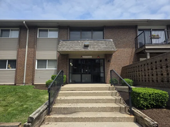 2300 Beau Monde Ln APT 106, Lisle, IL 60532