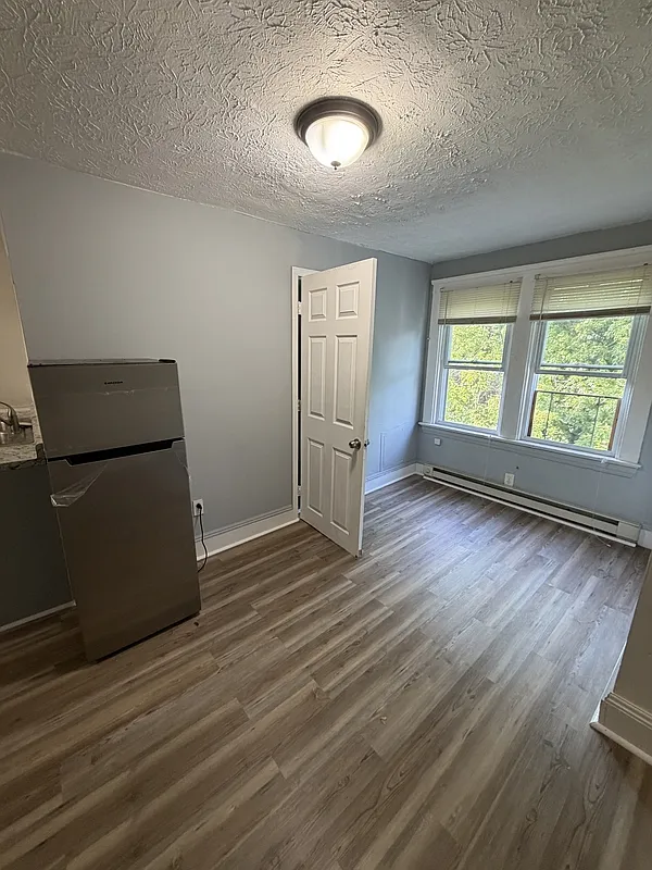 Studio, 1.0 bath, 559 sqft, $700 — Photo 3