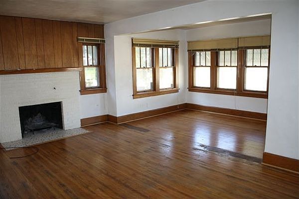 2nd image of 1136 W Jefferson St