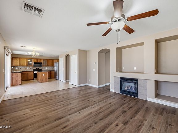 5th image of 779 E BRADSTOCK Way