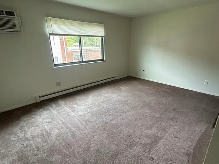 916 S Byrne Rd #20 — Photo 3