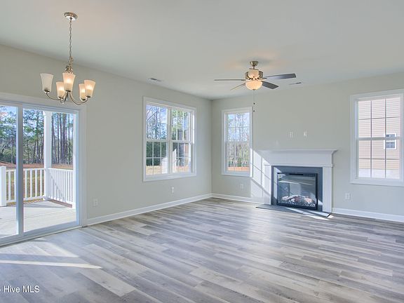 4th image of 304 Broadleaf Drive