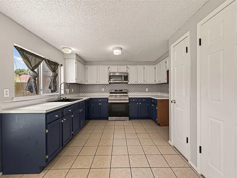 1818 Foxlake Dr — Photo 14