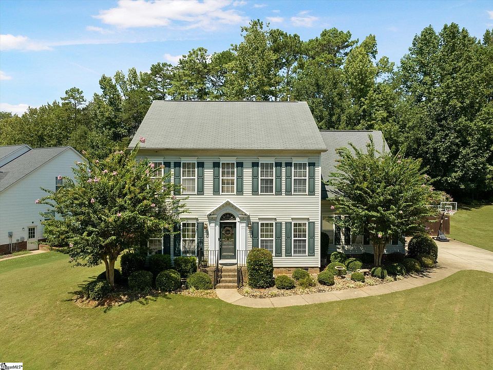1st image of 216 Woodland Creek Way