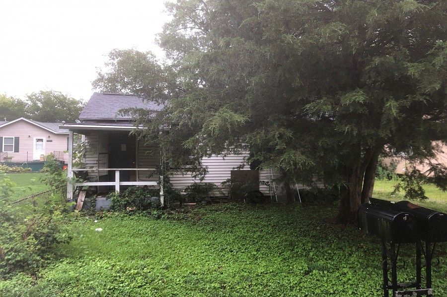 1st image of 4116 Lake Dr