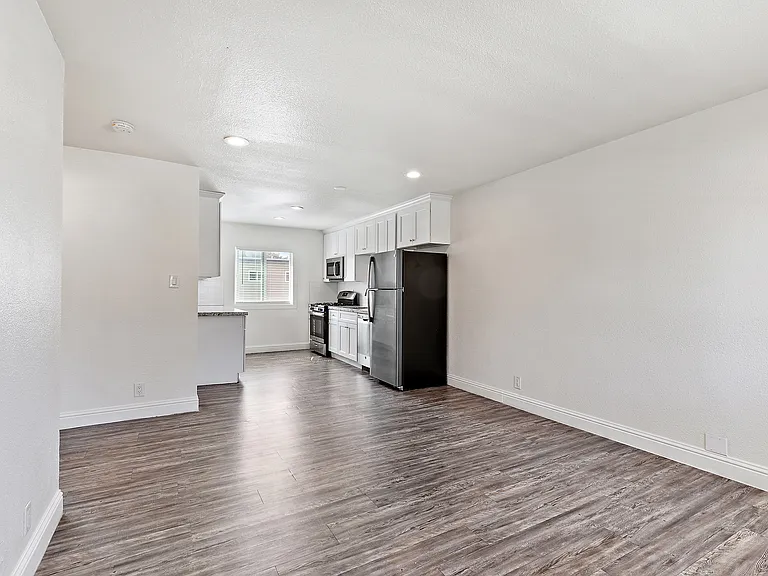 Palm Court Apartments — Photo 7