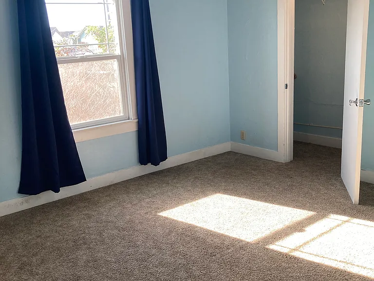 1835 Albee St — Photo 6