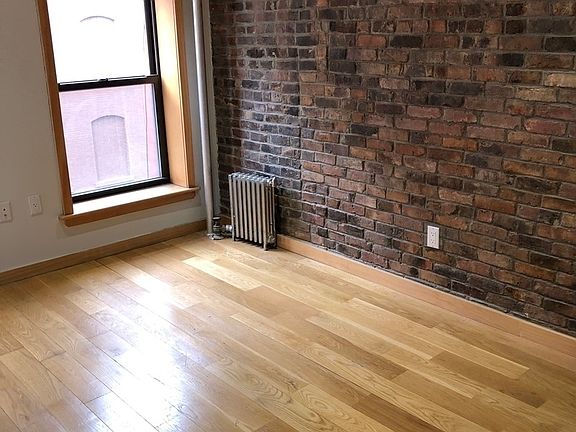 3rd image of 119 Baxter St #11A