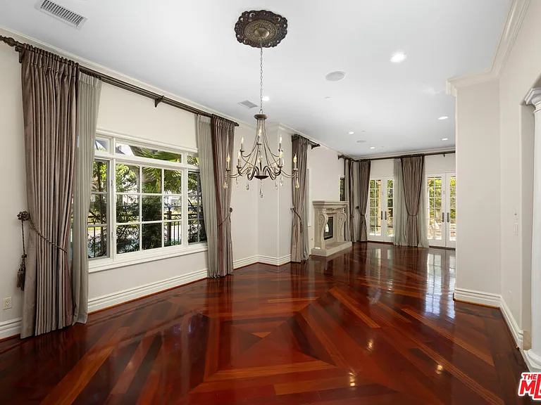 314 N Palm Dr — Photo 8