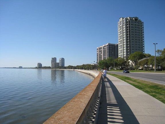 Bayshore - 1 block from the townhome