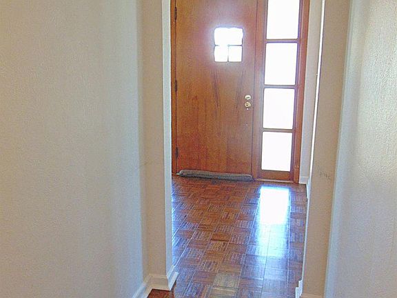 2nd image of 521 E Walnut St