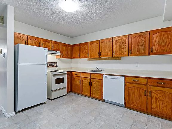 4th image of 320 Gladstone Ave S #503332