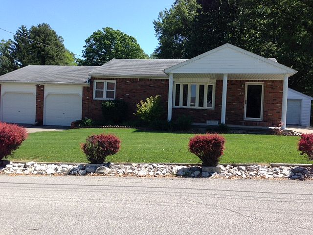 Nice w/1&2 car garages att