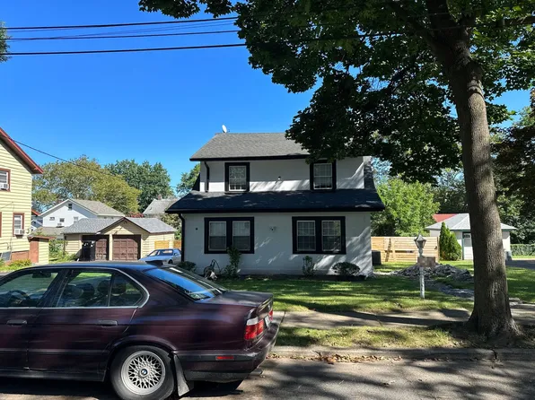 1085 Stasia St, Teaneck, NJ 07666