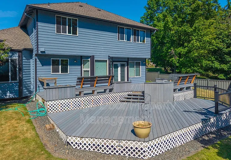 5204 Ridge Dr NE — Photo 50