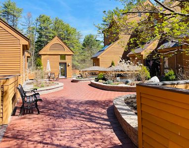 8 Courtyard, Hanover, NH, 03755