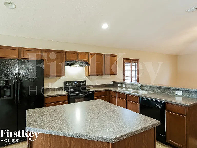 5668 Village Pond Cir — Photo 6
