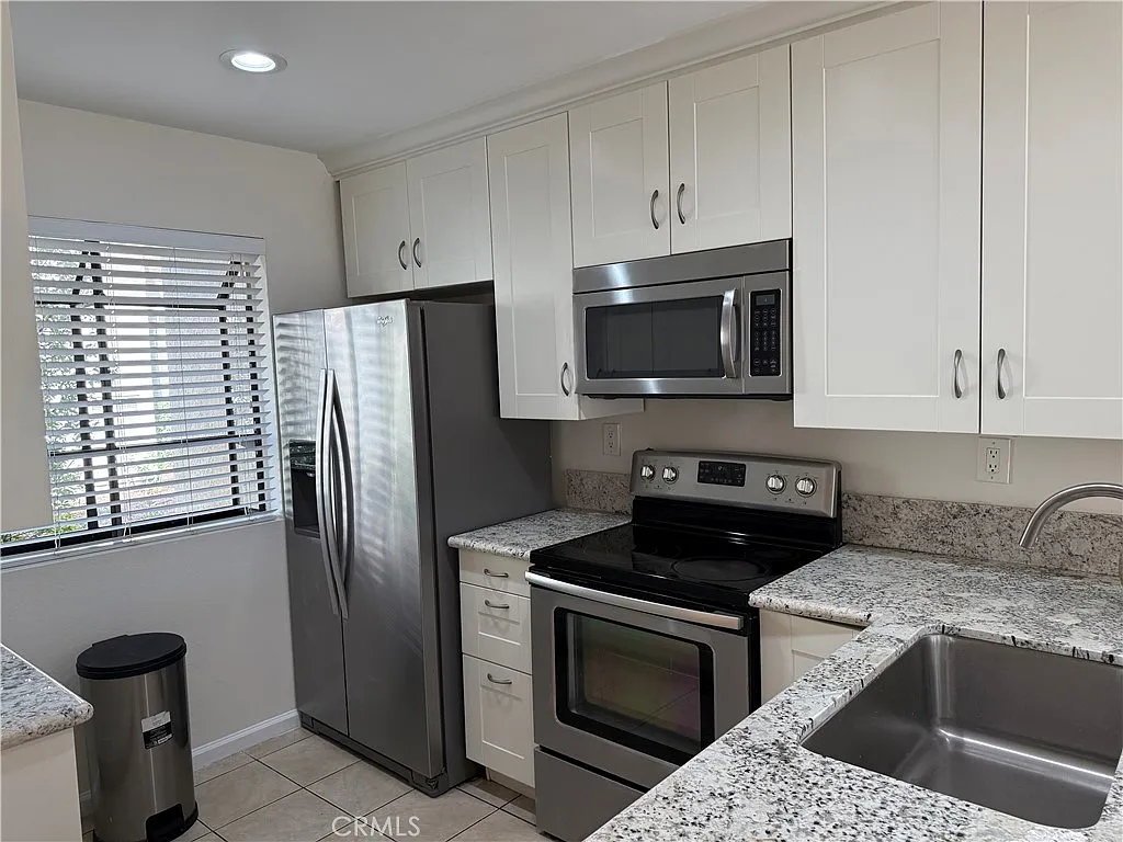 2 bed, 1204 sqft, $3,300 — Photo 2
