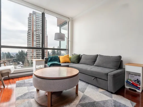 6837 Station Hill Dr #903, Burnaby, BC V3N 5B7