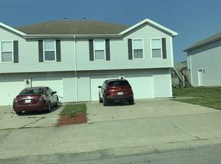 1105 Carriage Ln, Cameron, MO 64429