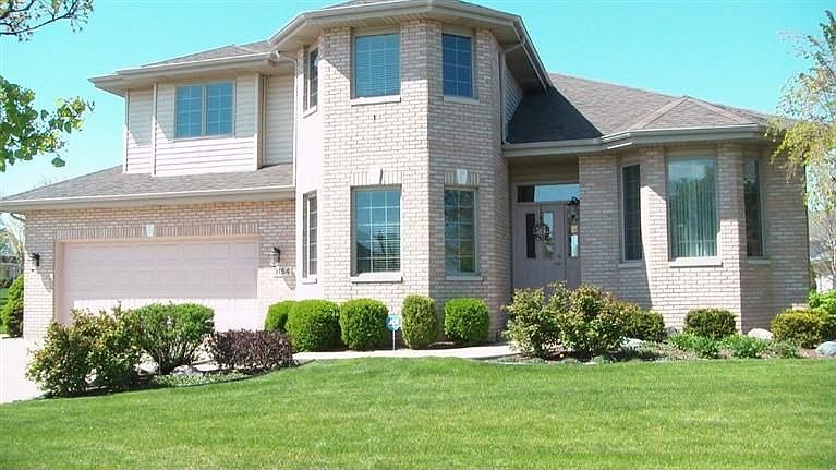 2nd image of 3154 Summit Way