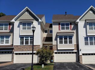 2008 Hawthorn Way, New Windsor, NY 12553
