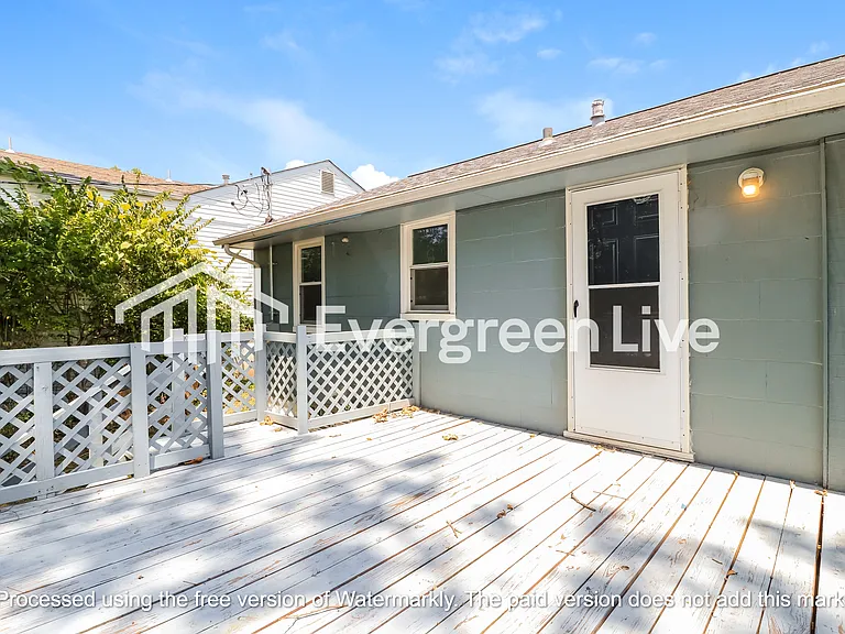 9750 Royalton Ct — Photo 12