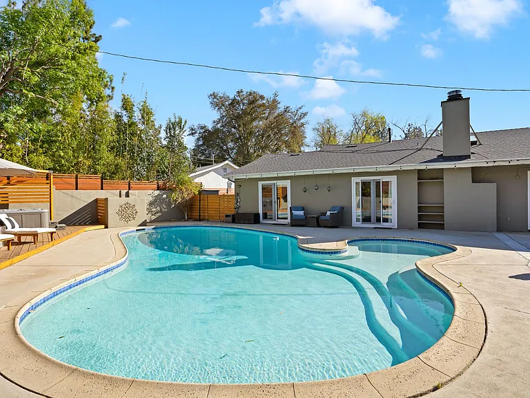 23027 Gainford St — Photo 41