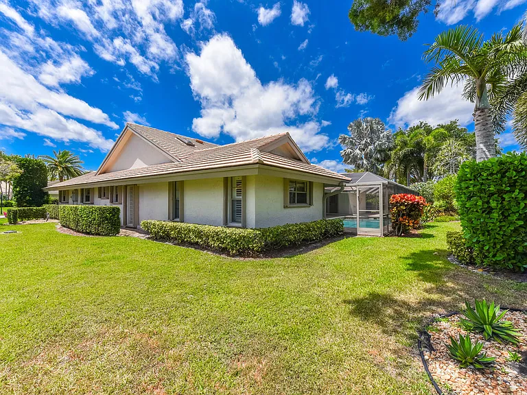 3185 Saint James Dr — Photo 39