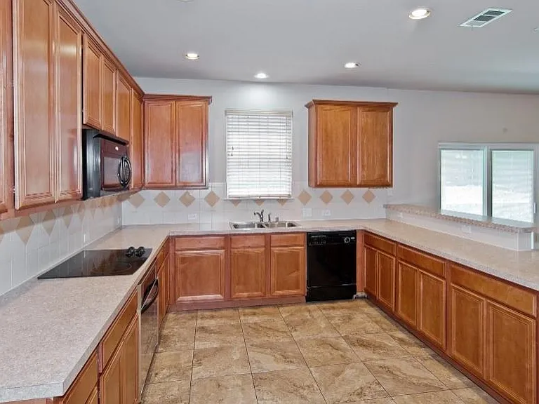506 Port Royale Way — Photo 10