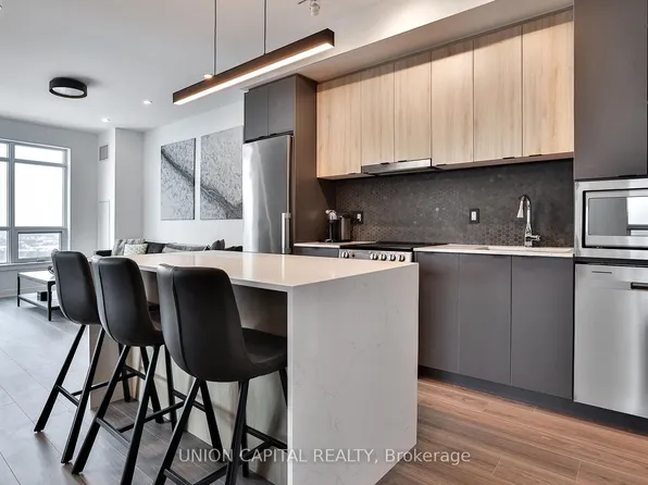 30 Upper Mall Way #1002, Vaughan, ON L4J 0L7