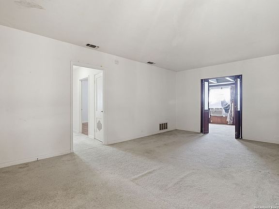 5th image of 2742 W Craig Pl