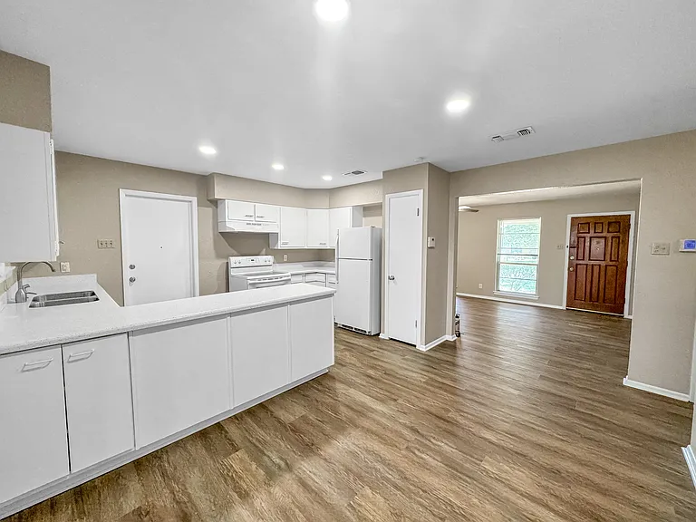 310 Mahota Dr — Photo 11