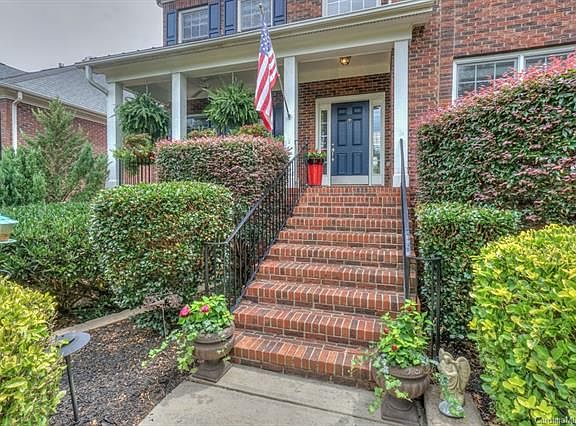 3rd image of 1134 Woodhall Dr